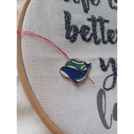 Wizardi 4/5" Whale Magnetic Needle Minder